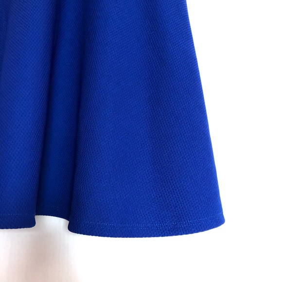 🔹 Scalloped Neckline Dress - Picture 4 of 5